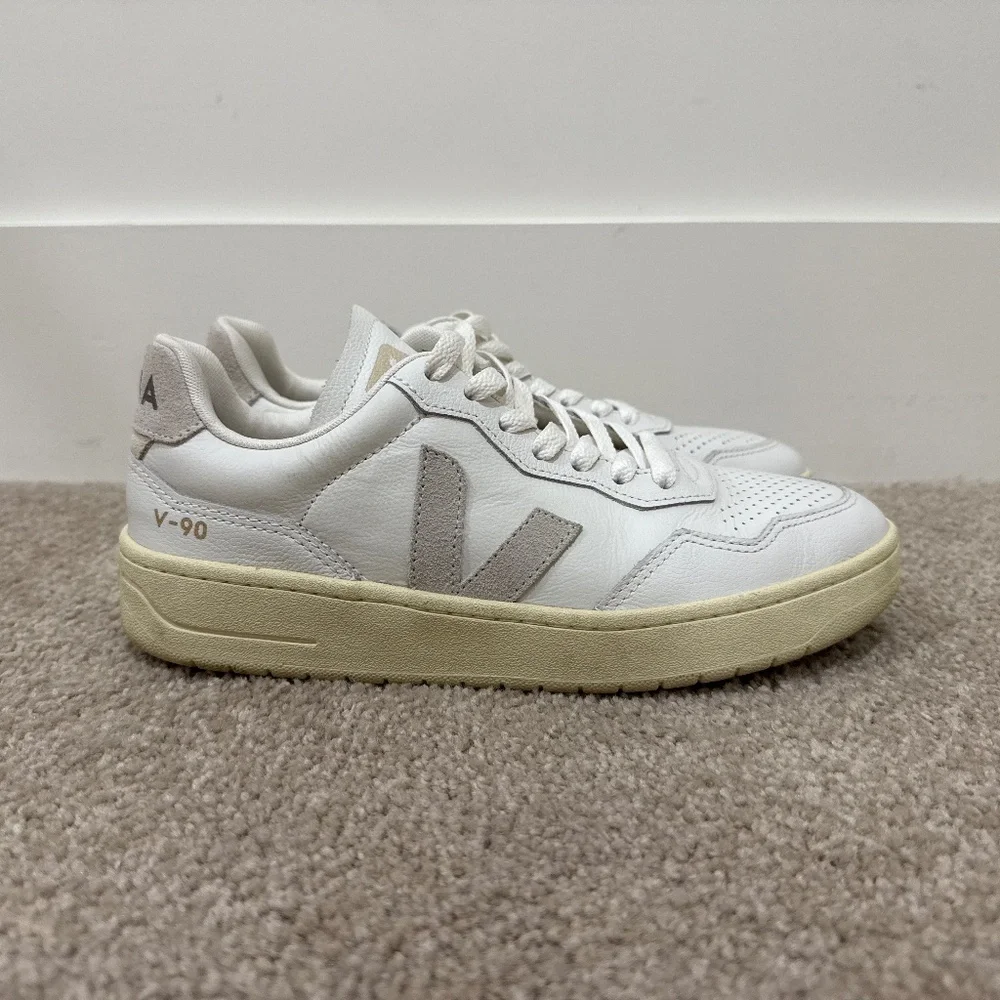 Veja V-90 Sneakers - Picture 1 of 7